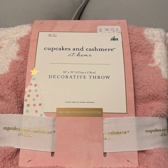 Cupcakes and cashmere soft throw - Picture 2 of 3